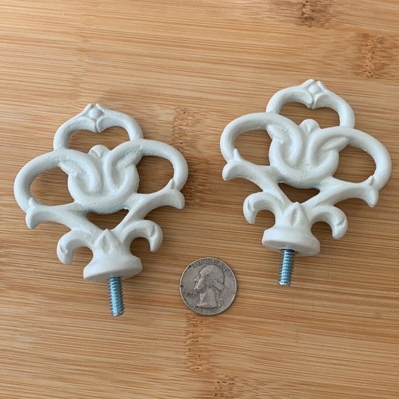 Pottery Barn Teen NIB Set of 2 Antique White Key Window Embouts Finials - Picture 9 of 9